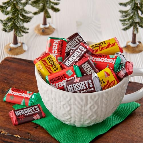 Classic HERSHEY'S KISSES Candy Cane Flavored, Christmas Stocking Stuffer Candy Bulk Bag, 31.67 oz, Packaging May Vary