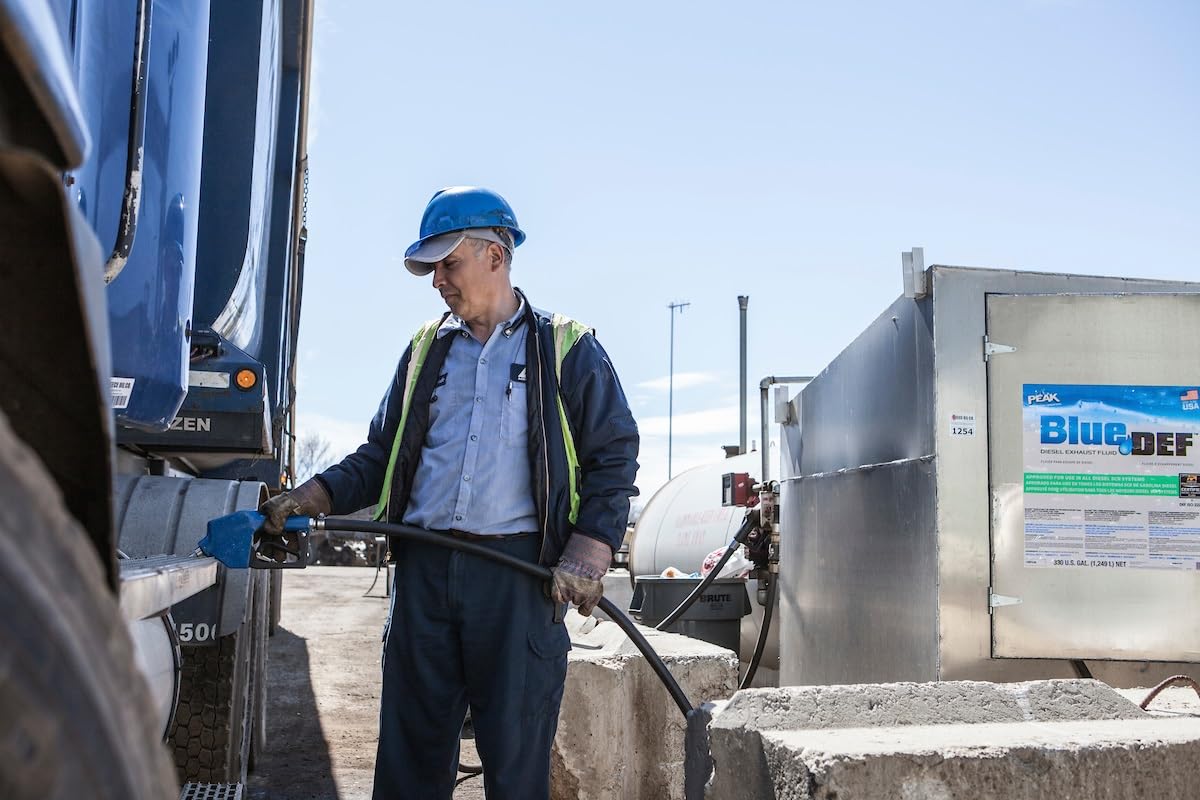 Premium BlueDEF DEF002 Diesel Exhaust Fluid 2.5 gallon Jug (80 Pack) Bundle with 1-Pack DU-MOST Walnut Hand Scrub Travel Size, 4 oz